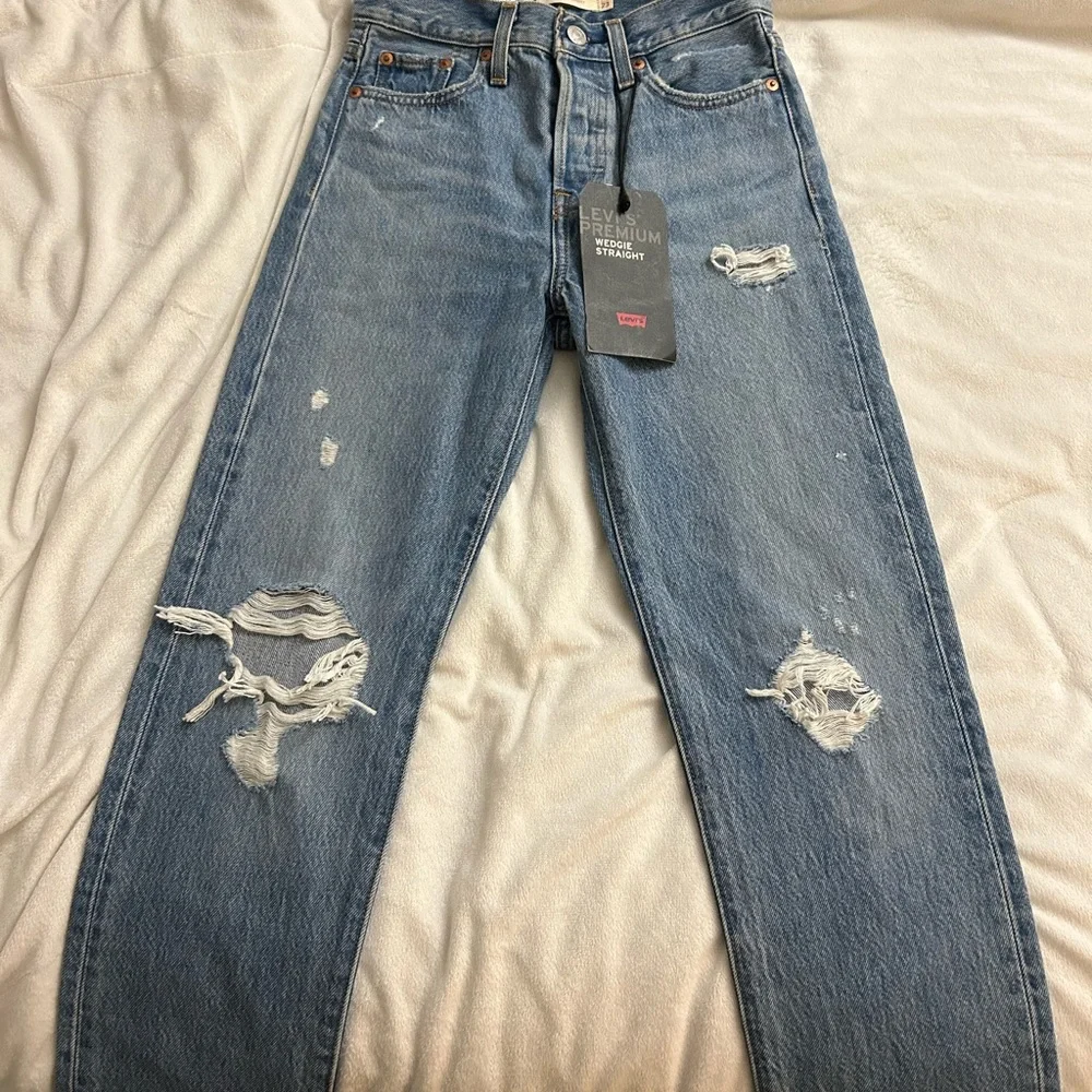 NWT Levi’s Wedgie Straight High Rise Jeans - Picture 3 of 9